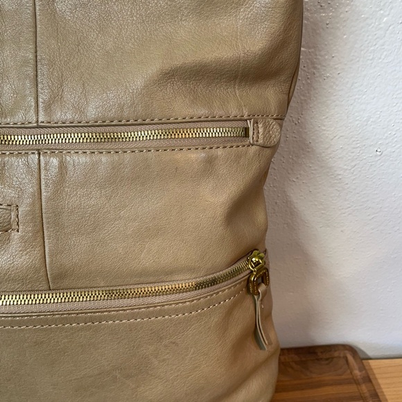 HOBO Leather Shoulder Bag Boho Slouchy Zip Top Pockets Fringe Neutral Classic - Picture 3 of 16
